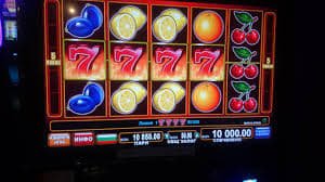Tampilan payout real-time dan feedback penembakan instan Antarmuka penembakan dan tampilan payout real-time